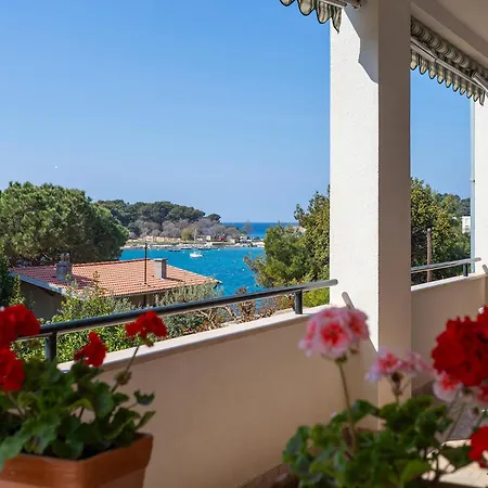 Guest house Tonka Near And Sea