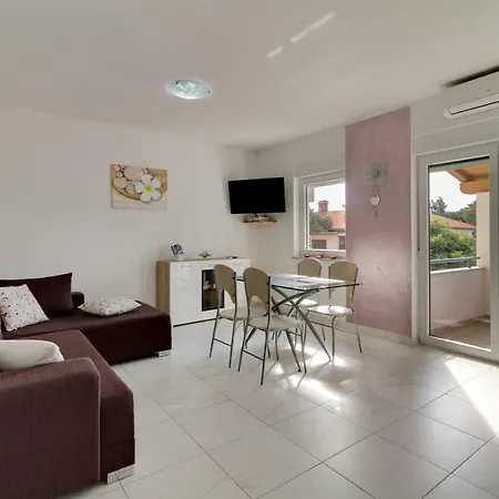 Guest house Tonka Near And Sea 3*