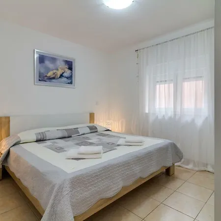 Guest house Tonka Near And Sea Pula